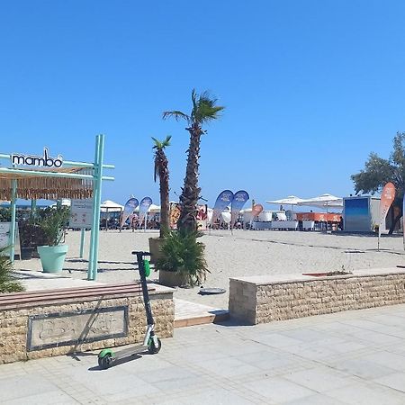 Luxury Promenada Apartment - Frontal Beachfront Mamaia Nord Navodari Exterior photo