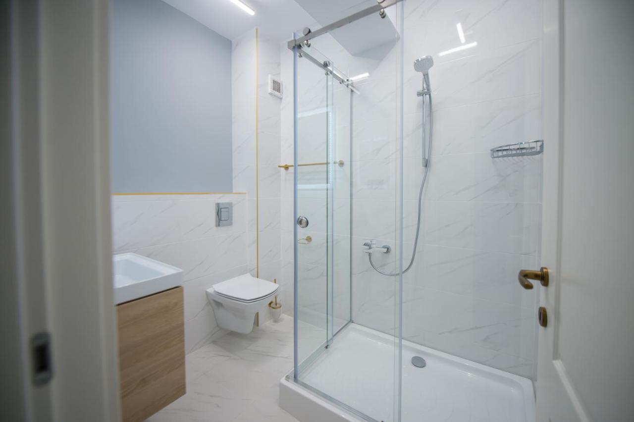 Luxury Promenada Apartment - Frontal Beachfront Mamaia Nord Navodari Exterior photo