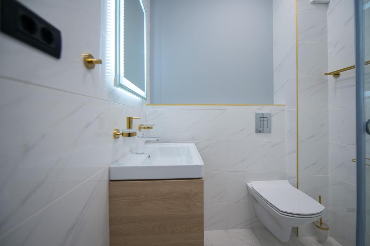 Luxury Promenada Apartment - Frontal Beachfront Mamaia Nord Navodari Exterior photo