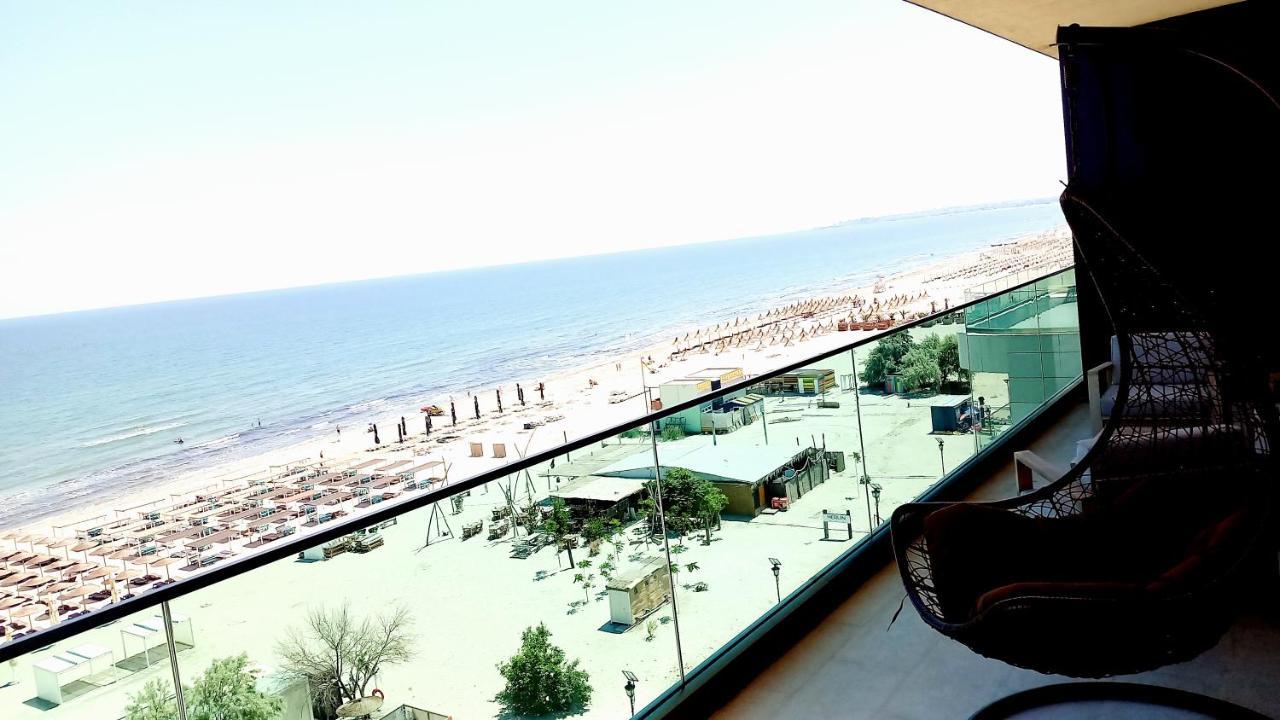 Luxury Promenada Apartment - Frontal Beachfront Mamaia Nord Navodari Exterior photo