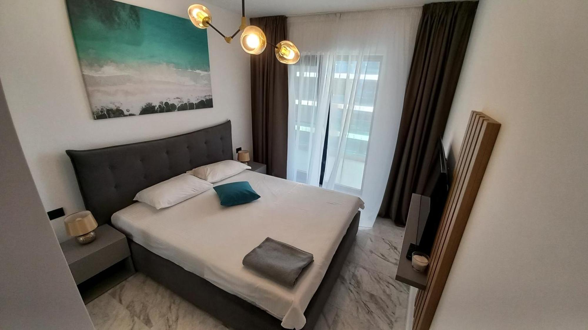 Luxury Promenada Apartment - Frontal Beachfront Mamaia Nord Navodari Exterior photo
