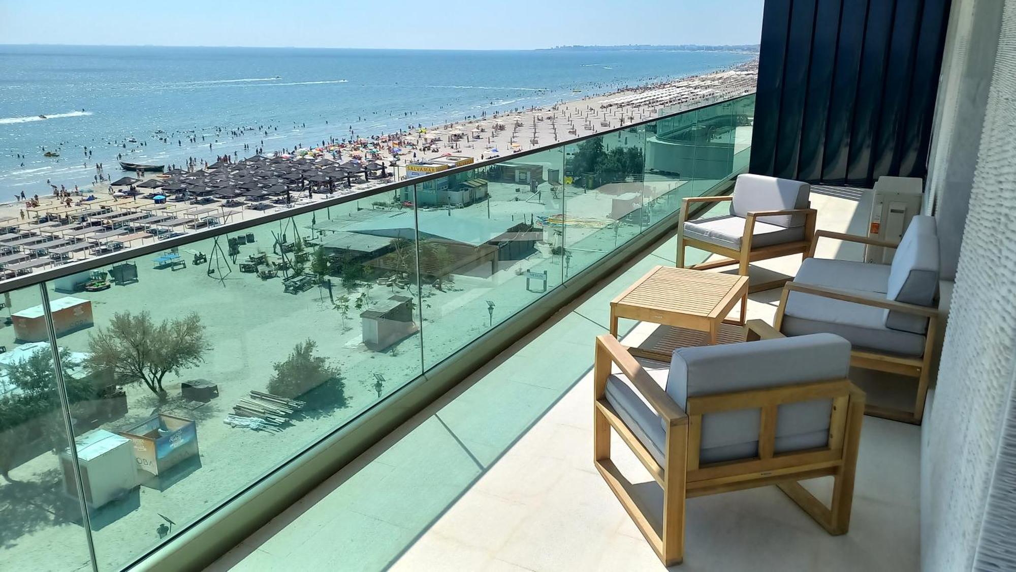 Luxury Promenada Apartment - Frontal Beachfront Mamaia Nord Navodari Exterior photo