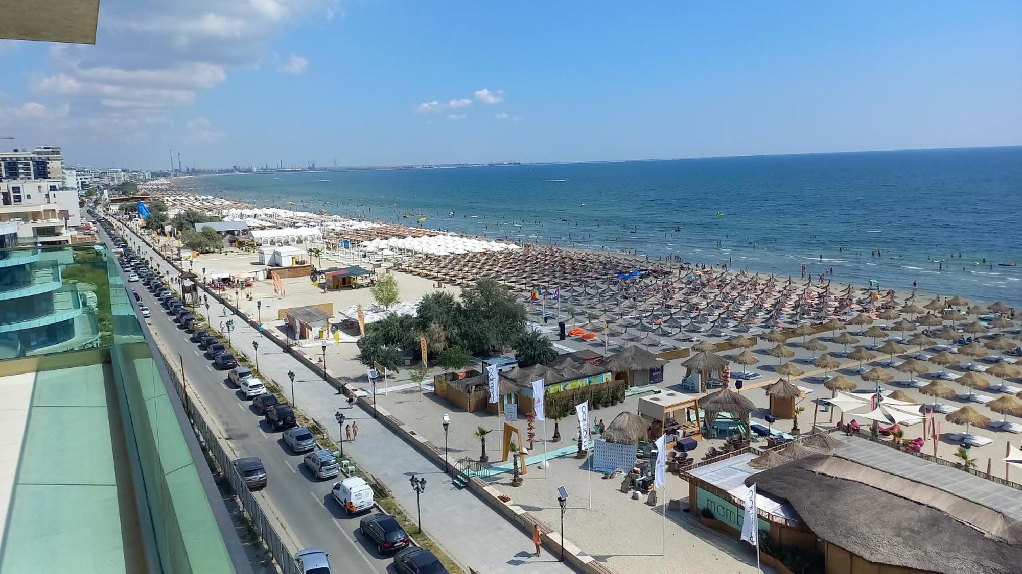 Luxury Promenada Apartment - Frontal Beachfront Mamaia Nord Navodari Exterior photo